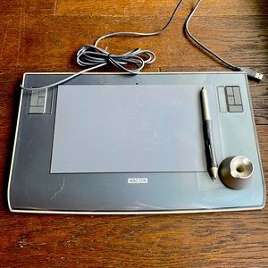 Wacom Intuos 3 tablet with stylus